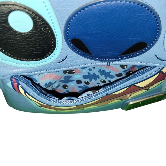 BLACK FRIDAY SALE Disney Parks Loungefly Stitch Backpack w/RARE LF Keyring EUC - Picture 4 of 15